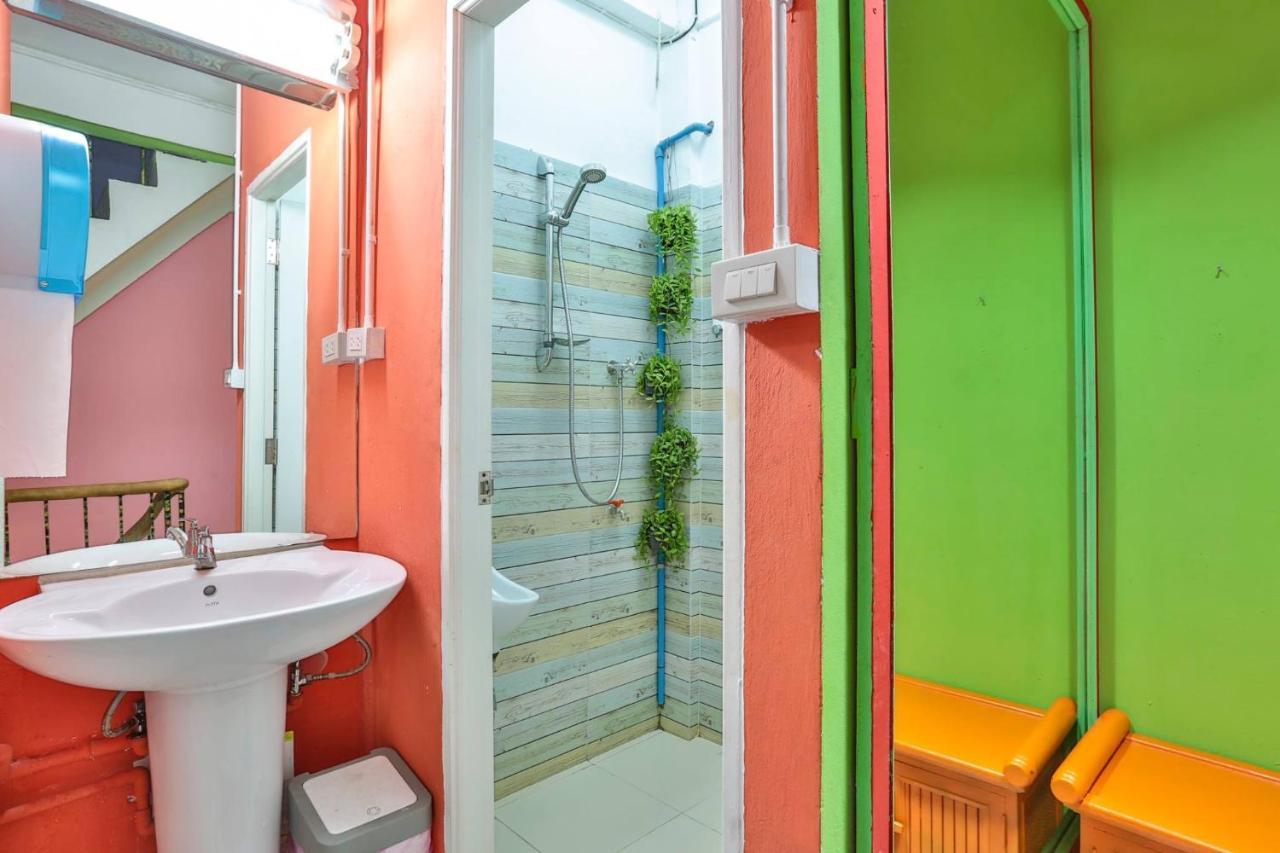 Elixir Hostel Bangkok Exterior photo