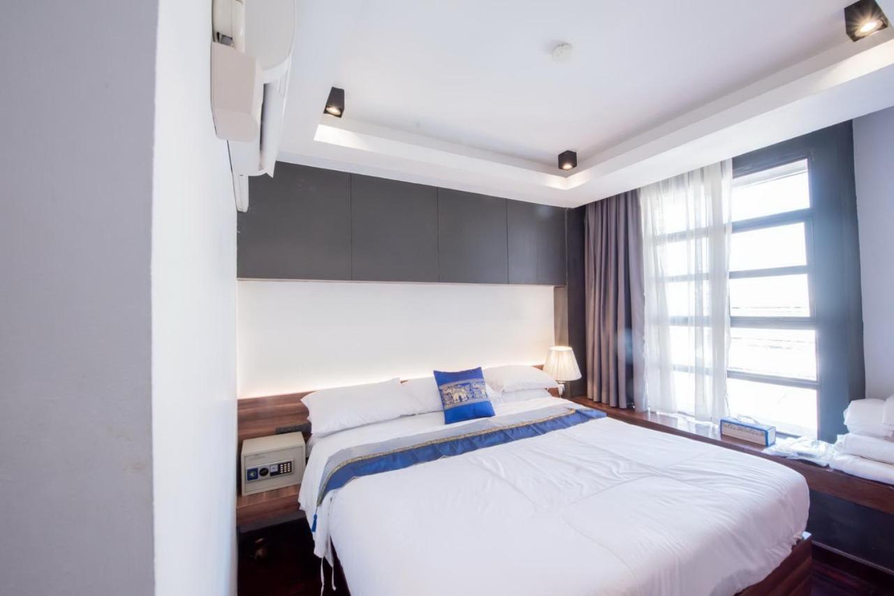 Elixir Hostel Bangkok Exterior photo