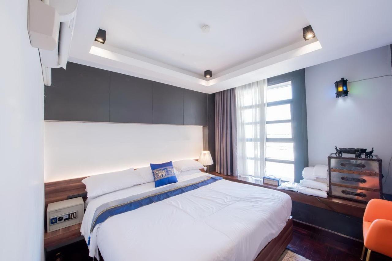 Elixir Hostel Bangkok Exterior photo