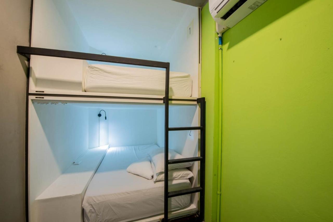 Elixir Hostel Bangkok Exterior photo